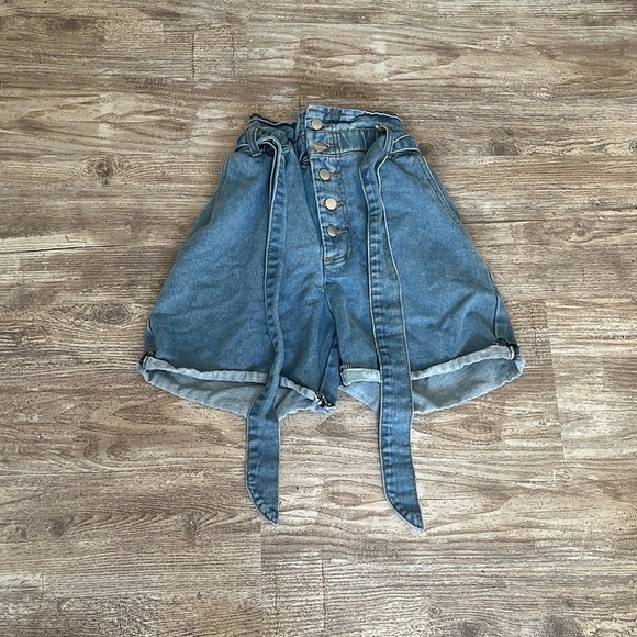 Forever 21 Women’s Small Denim Paper Bag High Wasted Button Fly Shorts Small - Picture 1 of 5